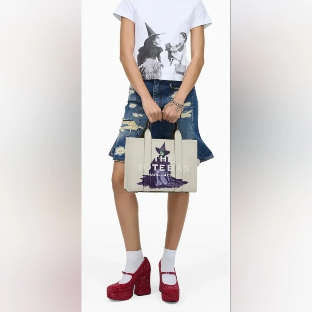 🧙MARC JACOBS X WIZARD OF OZ THE WICKED WITCH TOTE BAG+BAG CHARM - Picture 13 of 17